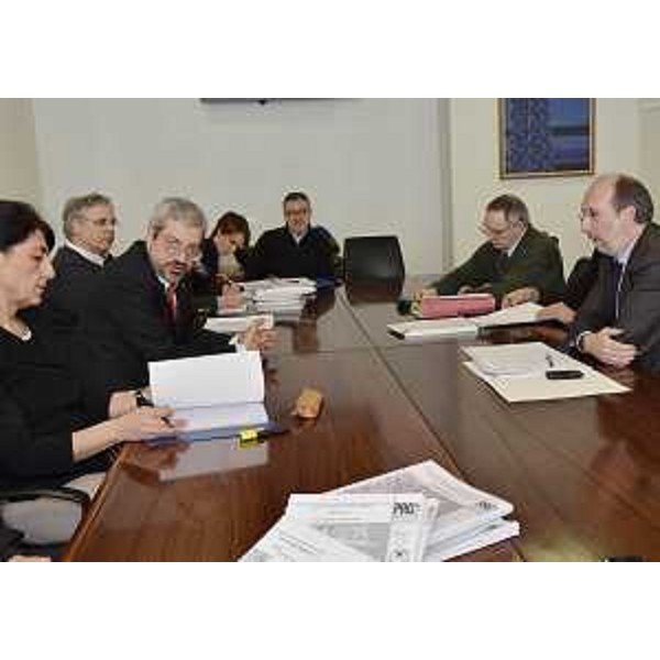 Furio Honsell (Sindaco Udine) e Riccardo Riccardi (Assessore regionale Pianificazione territoriale e Infrastrutture) durante la riunione per la valutazione congiunta sul nuovo Piano regolatore generale comunale. (Udine 16/01/12)