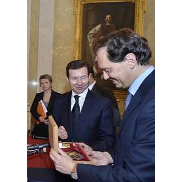 Luca Ciriani (Vicepresidente Friuli Venezia Giulia) con Yury Klepov (Vicepresidente Chelyabinsk), nella sede della Regione. (Trieste 18/01/12)