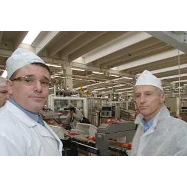 Riccardo Illy (Presidente Regione Friuli Venezia Giulia) con Furio Bragagnolo (Presidente di Pasta Zara) all'inaugurazione della nuova linea di produzione di Pasta Zara. (Muggia 02/02/07)
