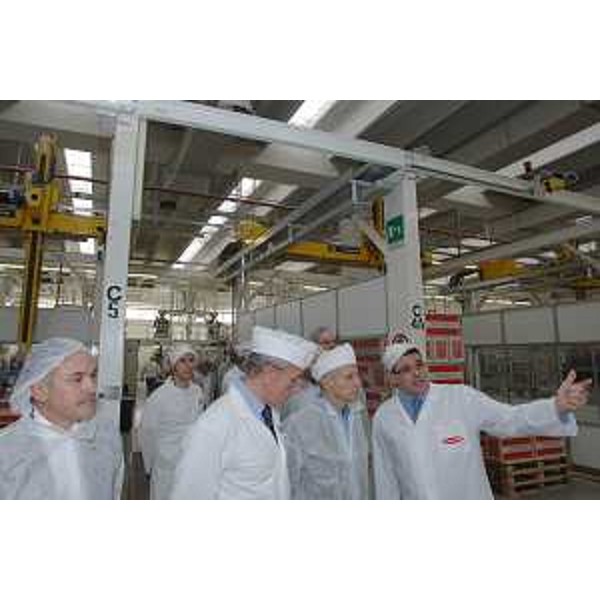 Riccardo Illy (Presidente Regione Friuli Venezia Giulia) con Furio Bragagnolo (Presidente di Pasta Zara) e Nerio Nesladek (Sindaco di Muggia) all'inaugurazione della nuova linea di produzione di Pasta Zara. (Muggia 02/02/07)