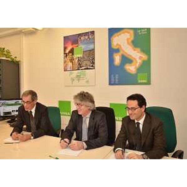 Paolo Corallo (Vicedirettore ANSA), Renzo Tondo (Presidente Friuli Venezia Giulia) e Luigi Contu (Direttore ANSA) al Forum ANSA. (Trieste 25/01/12)