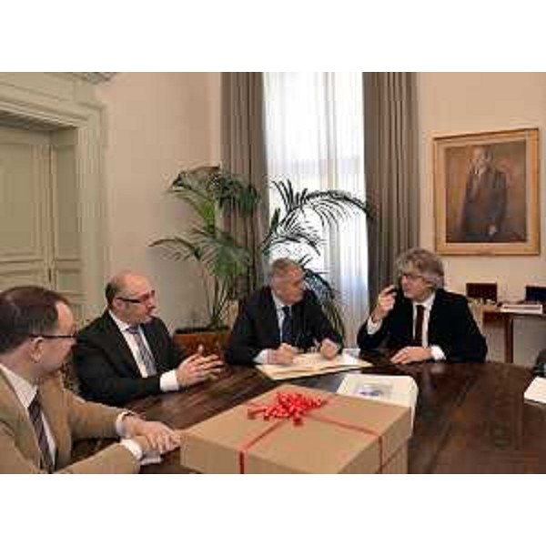 Giorgio Carbonara (Portavoce Tondo), Gian Luca Gortani (Direttore Confartigianato UD), Carlo Faleschini (Presidente uscente Confartigianato UD) e Renzo Tondo (Presidente Friuli Venezia Giulia) nella sede della Regione. (Trieste 26/01/12)