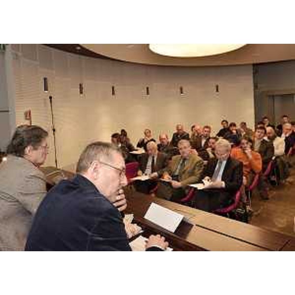 Giovanni Da Pozzo (Presidente CCIAA Udine) e Alessandro Colautti (Consigliere regionale, presidente IV Commissione consiliare) al convegno "Dal 'Burden sharing' al Piano energetico regionale". (Udine 27/01/12)