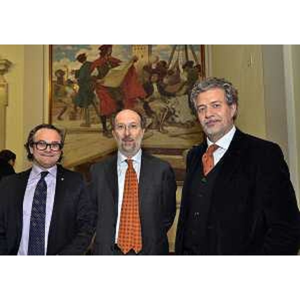 Valerio Pontarolo (Presidente ANCE Pordenone), Riccardo Riccardi (Assessore regionale Lavori pubblici) e Donato Riccesi (Presidente ANCE FVG), nella sede della Regione. (Trieste 30/01/12)