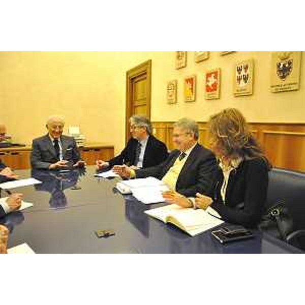 Piero Gnudi (Ministro Affari regionali e Turismo), Renzo Tondo (Presidente Friuli Venezia Giulia), Daniele Bertuzzi (Segretario generale Presidenza Giunta FVG) e Michela Gasparutti (Capo segreteria Tondo). (Roma 01/02/12)
