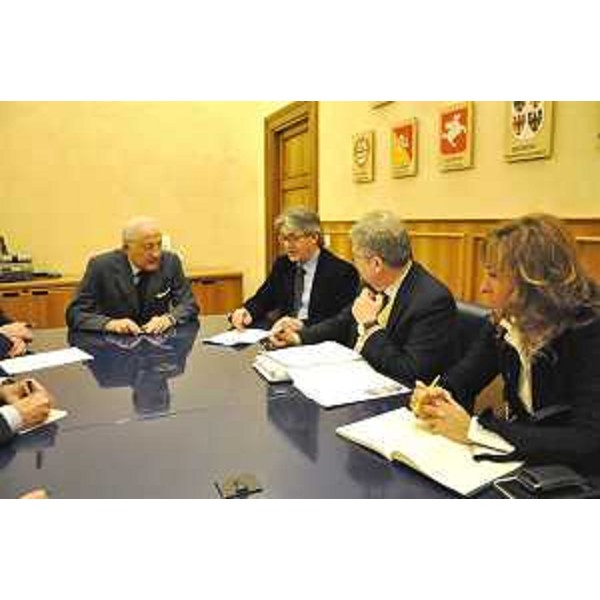Piero Gnudi (Ministro Affari regionali e Turismo), Renzo Tondo (Presidente Friuli Venezia Giulia), Daniele Bertuzzi (Segretario generale Presidenza Giunta FVG) e Michela Gasparutti (Capo segreteria Tondo). (Roma 01/02/12)
