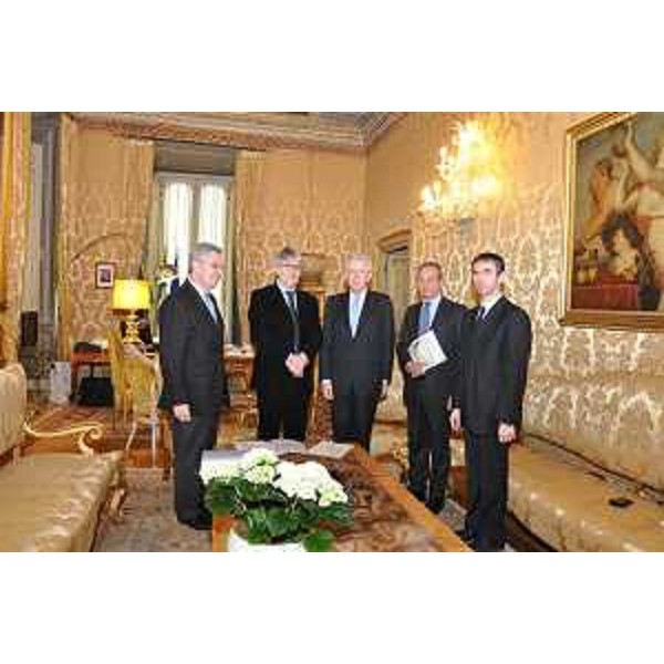 Daniele Bertuzzi (Segretario generale Presidenza Giunta FVG), Renzo Tondo (Presidente Friuli Venezia Giulia), Mario Monti (Capo Governo italiano), Antonio Catricalà (Segretario generale Consiglio Ministri) e Federico Toniato (Vice segretario generale Consiglio Ministri) a Palazzo Chigi, sede della Presidenza del Consiglio dei Ministri. (Roma 02/02/12)