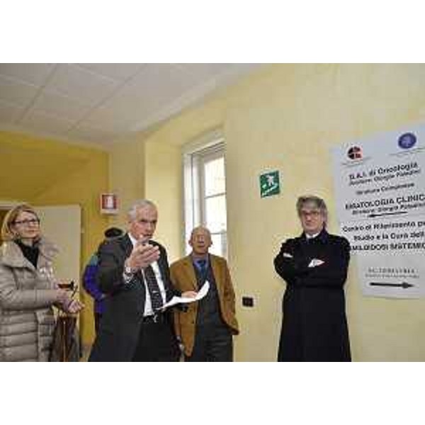 Sandra Savino (Assessore regionale Finanze, Patrimonio e Programmazione), Gabriele Toigo (Direttore Struttura Complessa Geriatria), Francesco Cobello (Direttore Generale AOU TS) e Renzo Tondo (Presidente Friuli Venezia Giulia) all'Ospedale Maggiore dell'Azienda Ospedaliero-Universitaria "Ospedali Riuniti". (Trieste 07/02/12)