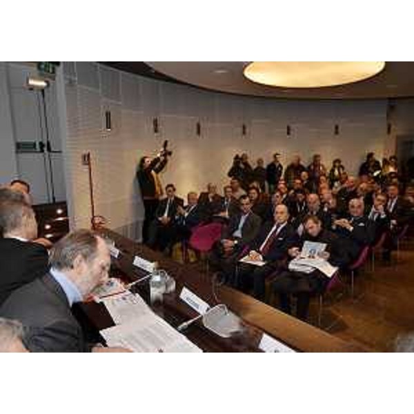 Riccardo Riccardi (Assessore regionale Infrastrutture e Mobilità) al convegno "Logistica ferroviaria in FVG, leva per una crescita sostenibile". (Udine 07/02/12)