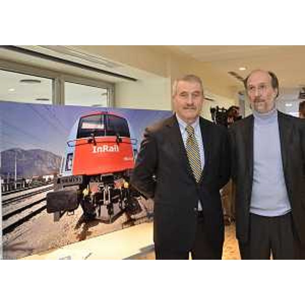 Tullio Bratta (ad Inter-Rail) e Riccardo Riccardi (Assessore regionale Infrastrutture e Mobilità) in occasione del convegno "Logistica ferroviaria in FVG, leva per una crescita sostenibile". (Udine 07/02/12)