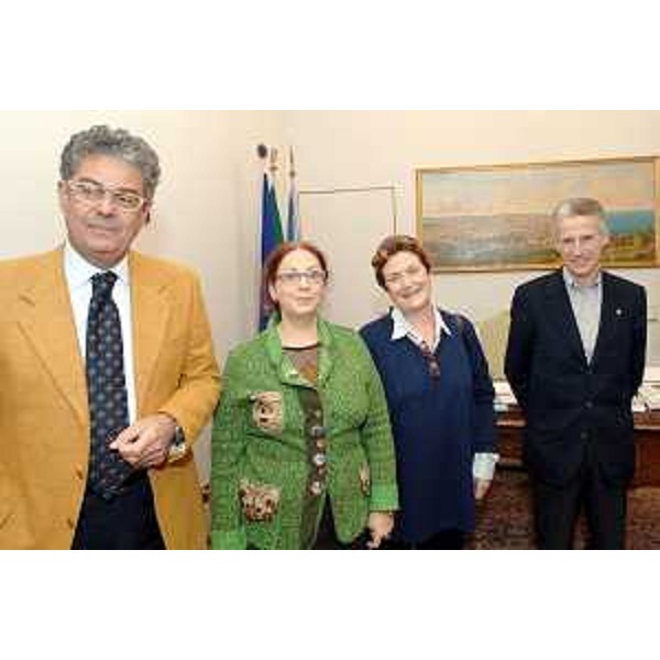 Riccardo Illy (Presidente Regione Friuli Venezia Giulia) con Roberto Antonaz (Assessore regionale all’istruzione, cultura, sport e pace) e Fulvia Lo Schiavo (nuova Soprintendente per i Beni archeologici del Friuli Venezia Giulia) in occasione del loro colloquio. (Trieste 06/02/07)