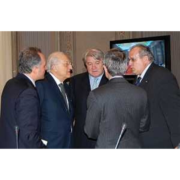 Piero Gnudi (Ministro Affari regionali, Turismo e Sport) ed Elio De Anna (Assessore regionale e referente nazionale Sport Regioni) alla riunione tra Governo e Coordinamento degli assessori regionali allo Sport. (Roma 08/02/12)