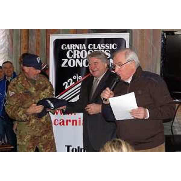 Giovanni Manione (Generale, comandante Brigata Alpina Julia), Elio De Anna (Assessore regionale Sport) ed Enzo Cainero (Patron Carnia Classic) alla presentazione della gara di ciclismo Carnia Classic Crostis-Zoncolan. (Tolmezzo 10/02/12)