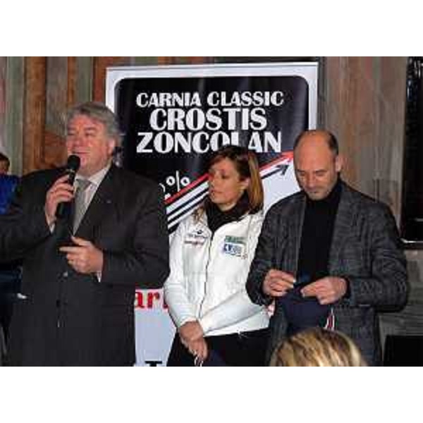 Elio De Anna (Assessore regionale Sport), Chiara Cainero (Campionessa tiro a volo) e Gigi De Agostini (Calciatore) alla presentazione della gara di ciclismo Carnia Classic Crostis-Zoncolan. (Tolmezzo 10/02/12)