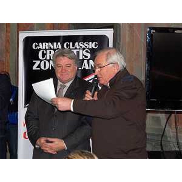 Elio De Anna (Assessore regionale Sport) ed Enzo Cainero (Patron Carnia Classic) alla presentazione della gara di ciclismo Carnia Classic Crostis-Zoncolan. (Tolmezzo 10/02/12)