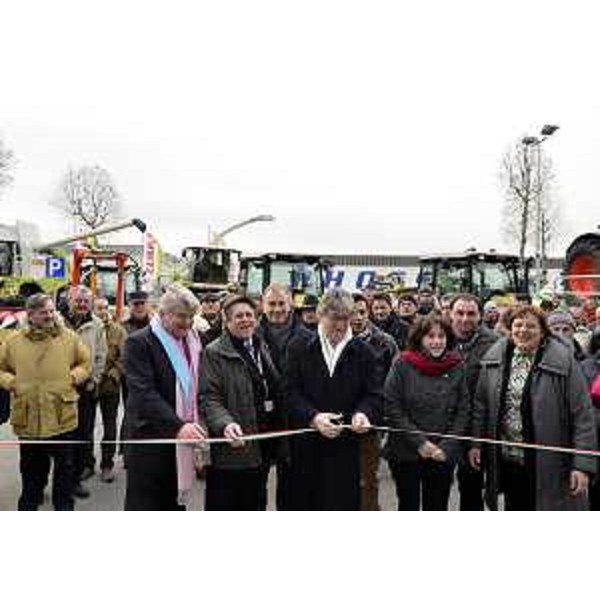 Renzo Tondo (Presidente Friuli Venezia Giulia) ed Elio De Anna (Assessore regionale Cultura, Sport, Relazioni internazionali e comunitarie) all'inaugurazione della nuova sede di ACMA-Tecnologie per l'agricoltura. (Codroipo 11/02/12)