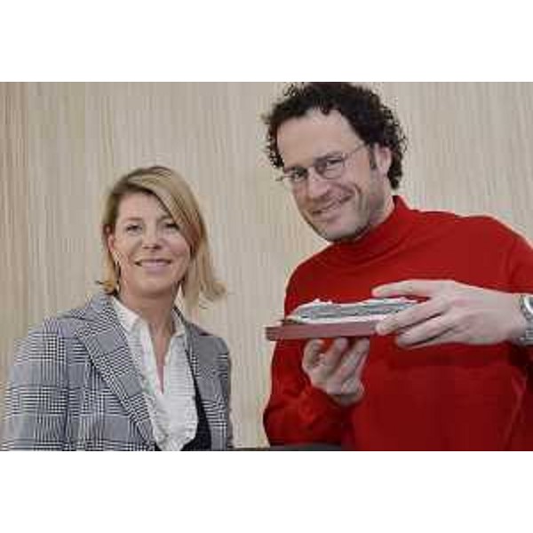 Federica Seganti (Assessore regionale Attività produttive) e Andro Merkù (Showman) in occasione dell'illustrazione del Piano Crociere 2012. (Trieste 14/02/12)