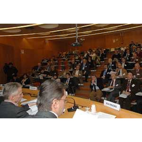 Riccardo Illy (Presidente Regione Friulli Venezia Giulia) con Ezio Beltrame (Assessore regionale alla salute e protezione sociale) alla presentazione del progetto 'Meridiano Sanità'. (Udine 07/02/07)