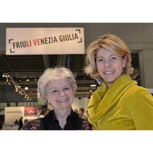 Ariella Reggio (Attrice) e Federica Seganti (Assessore regionale Attività produttive) all'apertura dello stand del Friuli Venezia Giulia alla BIT-Borsa Internazionale Turismo. (Milano 16/02/12)