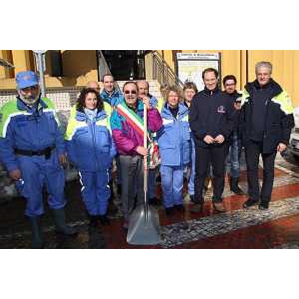 Claudio Formica (Sindaco Montelabbate) e Luca Ciriani (Vicepresidente e assessore Protezione civile FVG). (Montelabbate 16/02/12)