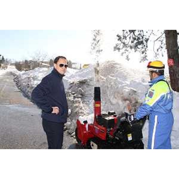 Luca Ciriani (Vicepresidente e assessore Protezione civile FVG) visita i luoghi dell'emergenza neve. (Pesaro 16/02/12)