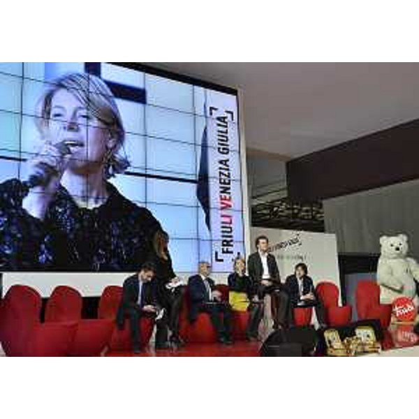 Edi Sommariva (Direttore generale Agenzia TurismoFVG) e Federica Seganti (Assessore regionale Attività produttive) alla conferenza stampa d'illustrazione dei dati statistici sul turismo in regione, alla BIT-Borsa Internazionale Turismo. (Milano 17/02/12)