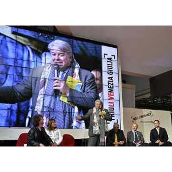 Elio De Anna (Assessore regionale Cultura, Sport, Relazioni internazionali e comunitarie) in conferenza stampa alla BIT-Borsa Internazionale Turismo. (Milano 18/02/12)