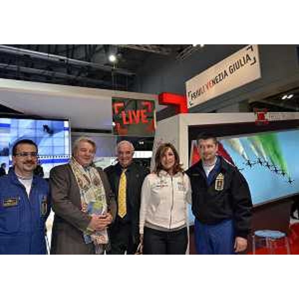 Marco Lant (Comandante Frecce Tricolori), Elio De Anna (Assessore regionale Cultura, Sport, Relazioni internazionali e comunitarie), Enzo Cainero (Commissario Villa Manin), Chiara Cainero (Campionessa Tiro a volo) ed Andrea Soro (Capitano Frecce Tricolori) alla BIT-Borsa Internazionale Turismo. (Milano 18/02/12)