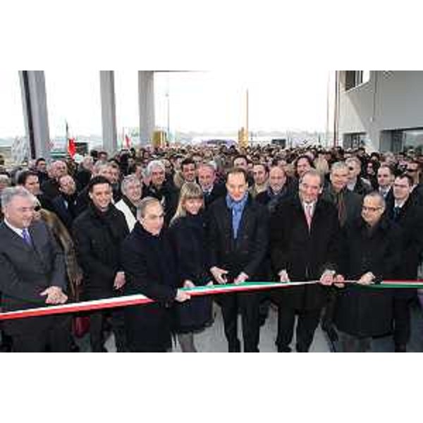 Luca Ciriani (Vicepresidente Giunta FVG) al taglio del nastro inaugurale alla Ecosinergie. (San Vito al Tagliamento 18/02/12)