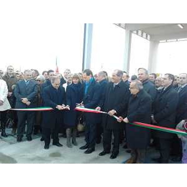 Luca Ciriani (Vicepresidente Giunta FVG) al taglio del nastro inaugurale alla Ecosinergie. (San Vito al Tagliamento 18/02/12)