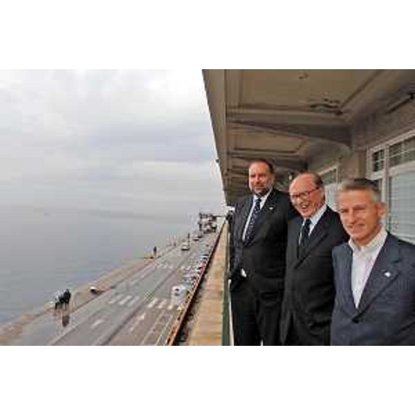 Riccardo Illy (Presidente Regione Friuli Venezia Giulia) con Roberto Cosolini (Assessore regionale al lavoro, formazione, università e ricerca) e Claudio Boniciolli (Presidente dell'Autorità portuale di Trieste) al convegno di presentazione di Econmar. (Trieste 08/02/07)