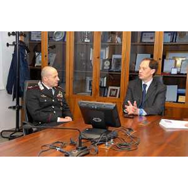 Luciano Zubani (Gen. comandante Legione Carabinieri FVG) e Luca Ciriani (Vicepresidente Giunta FVG e assessore regionale Protezione civile) nella sede della Protezione civile del Friuli Venezia Giulia. (Palmanova 20/02/12)