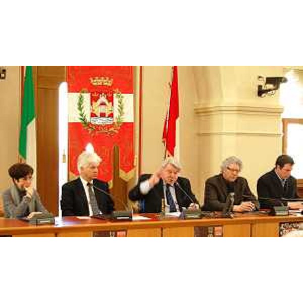 Anna Maria Manfredelli (Curatrice Dedica), Claudio Pedrotti (Sindaco Pordenone), Elio De Anna (Assessore regionale Cultura), Claudio Cattaruzza (Assessore Cultura Comune Pordenone) e Nicola Callegari (Assessore Cultura Provincia Pordenone) alla conferenza stampa di presentazione della diciottesima edizione del Festival Dedica, dedicato a Wole Soyinka. (Pordenone 21/02/12)