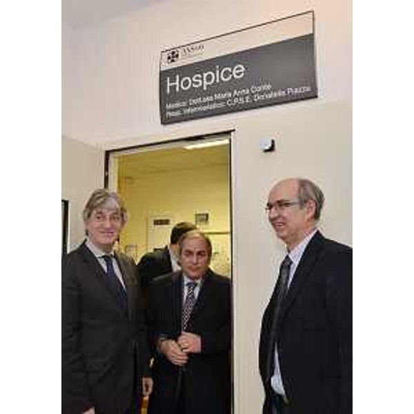 Renzo Tondo (Presidente Friuli Venezia Giulia), Antonio Di Bisceglie (Sindaco San Vito al Tagliamento) e Giorgio Simon (Responsabile Distretto Est ASS n.6) all'Hospice. (San Vito al Tagliamento 22/02/12)