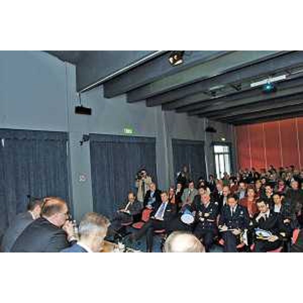 Riccardo Illy (Presidente Regione Friuli Venezia Giulia) con Roberto Cosolini (Assessore regionale al lavoro, formazione, università e ricerca) al convegno di presentazione di Econmar. (Trieste 08/02/07)