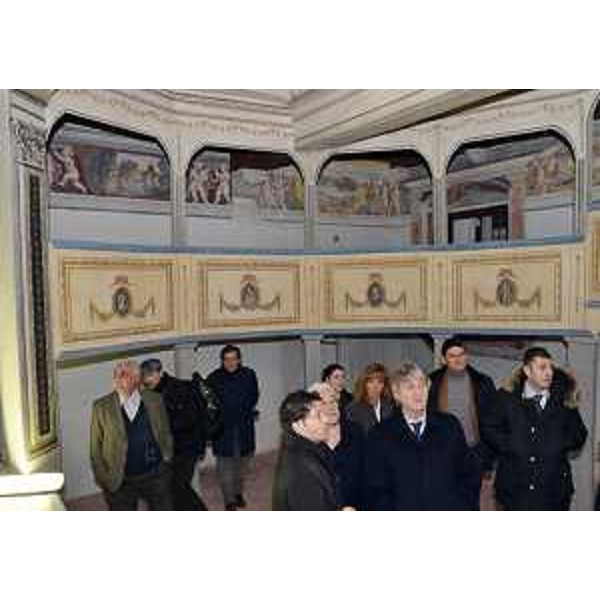 Renzo Tondo (Presidente Friuli Venezia Giulia) visita il teatro del '700, nel castello, accompagnato da Markus Murmair (Sindaco Valvasone). (Valvasone 22/02/12)