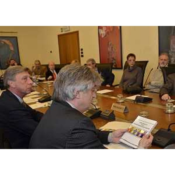 Renzo Tondo (Presidente Friuli Venezia Giulia) e Giorgio Venier Romano (Presidente III Commissione consiliare) alla presentazione del Libro bianco della Gastroenterologia italiana, in Consiglio regionale. (Trieste 23/02/12)