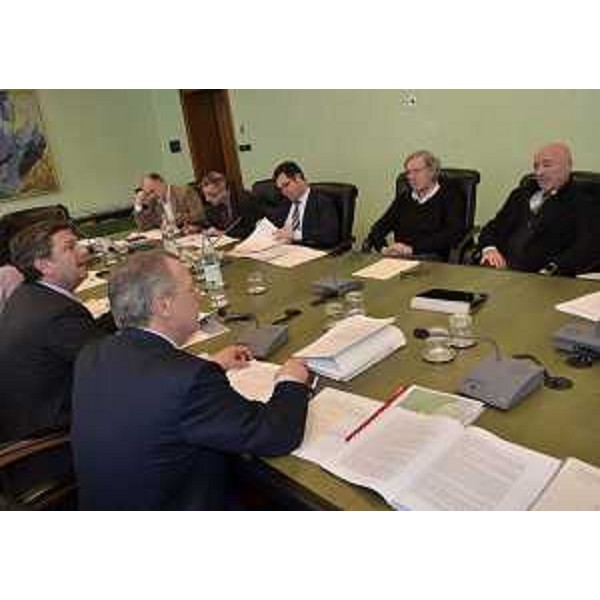 Roberto Marin (Presidente V Commissione consiliare) e Andrea Garlatti (Assessore regionale Funzione pubblica, Autonomie locali e Coordinamento Riforme) durante la riunione della V Commissione in Consiglio regionale. (Trieste 23/02/12)