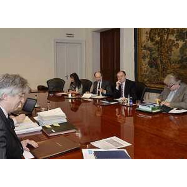 Renzo Tondo (Presidente Friuli Venezia Giulia) presiede la Giunta regionale riunita nella sede della Regione. (Trieste 24/02/12)