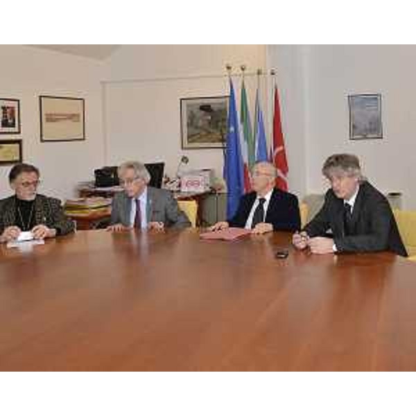 Renzo Tondo (Presidente Friuli venezia Giulia) incontra Francesco Cobello (Direttore generale Azienda Ospedaliero-Universitaria "Ospedali Riuniti" Trieste) e i vertici della "Ospedali Riuniti" all'Ospedale di Cattinara. (Trieste 24/02/12)
