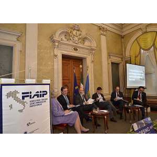 Riccardo Riccardi (Assessore regionale Infrastrutture, Mobilità, Pianificazione territoriale e Lavori pubblici) alla presentazione del "Borsino immobiliare", promosso dalla FIAIP (Federazione Italiana Agenti Immobiliari Professionali), nella sede della Regione. (Trieste 24/02/12)