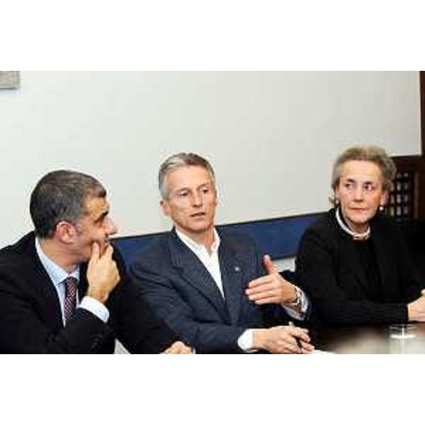 Riccardo Illy (Presidente Regione Friuli Venezia Giulia) con Alfonso Pecoraro Scanio (Ministro all'Ambiente ed alla Tutela del territorio) e Maria Teresa Bassa Poropat (Presidente della Provincia di Trieste) ritratti durante la conferenza stampa tenuta dal Presidente Illy e dal Ministro Pecoraro Scanio. (Trieste 08/02/07)