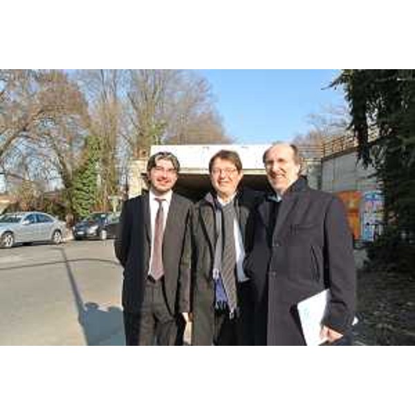 Antonio Calligaris (Sindaco Fogliano Redipuglia), Enrico Gherghetta (Presidente Provincia Gorizia) e Riccardo Riccardi (Assessore regionale Infrastrutture e Mobilità) vicino al viadotto della linea ferroviaria Redipuglia-Sagrado-Cormons. (Fogliano Redipuglia 28/02/12)
