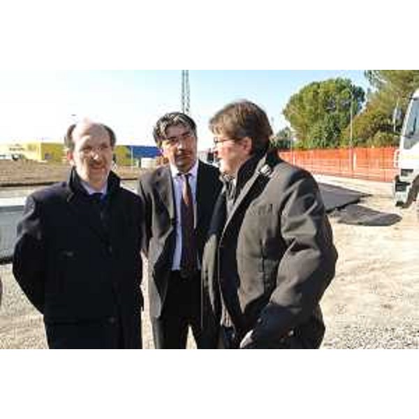 Riccardo Riccardi (Assessore regionale Infrastrutture e Mobilità), Antonio Calligaris (Sindaco Fogliano Redipuglia) ed Enrico Gherghetta (Presidente Provincia Gorizia) visitano il cantiere della rotatoria. (Fogliano Redipuglia 28/02/12)