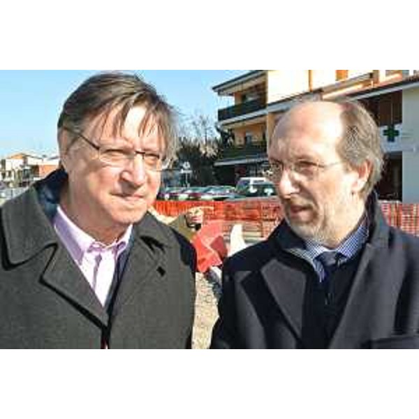 Giorgio Santuz (Presidente FVG Strade) e Riccardo Riccardi (Assessore regionale Infrastrutture e Mobilità) visitano il cantiere della rotatoria. (Fogliano Redipuglia 28/02/12)