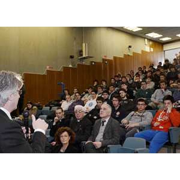 Renzo Tondo (Presidente Friuli Venezia Giulia) interviene al talk show "Par un vivi franc / For a fair living" (Per un vivere leale), all'ISIS Malignani. (Udine 28/02/12)