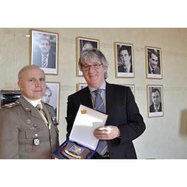 Sebastiano Ottavio Giangravè (Generale, Comandante Militare Friuli Venezia Giulia) e Renzo Tondo (Presidente Friuli Venezia Giulia) nella sede della Regione. (Trieste 29/02/12)