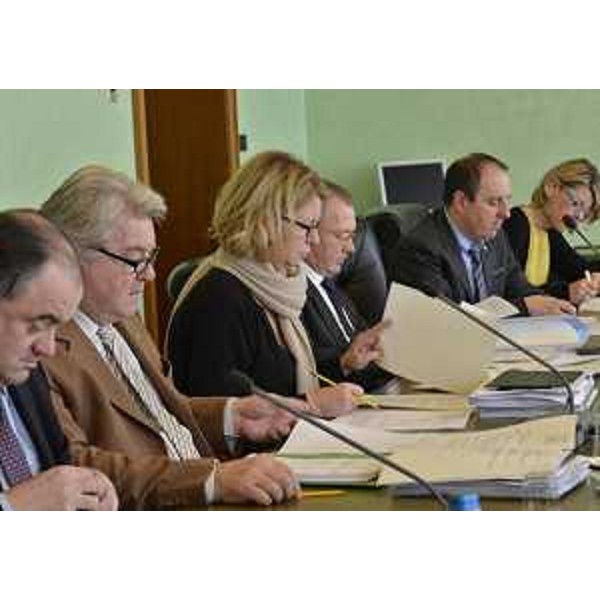 Gli assessori regionali R.Molinaro (Assessore regionale Istruzione, Università, Ricerca, Famiglia, Associazionismo e Cooperazione), E.De Anna (Cultura, Sport, Relazioni internazionali e comunitarie), S.Savino (Finanze, Patrimonio e Programmazione), A.Garlatti (Funzione pubblica, Autonomie locali e Coordinamento Riforme), C.Violino (Risorse rurali, agroalimentari e forestali) e F.Seganti (Attività produttive). (Trieste 01/03/12)
