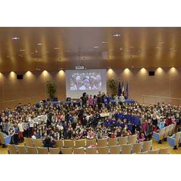 Scolari delle primarie alla premiazione della settima edizione del Concorso Presepi, nell'Auditorium della sede regionale. (Udine 02/03/12)