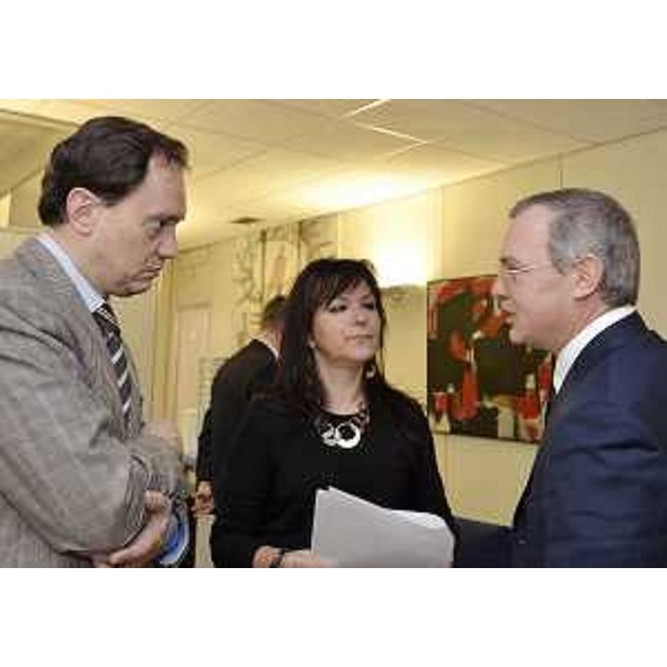 Luca Ciriani (Vicepresidente Giunta regionale e assessore regionale Ambiente, Energia, Politiche Montagna, Protezione civile), Angela Brandi (Assessore regionale Lavoro, Formazione, Commercio, Pari Opportunità) e Andrea Garlatti (Assessore regionale Funzione pubblica, Autonomie locali, Coordinamento Riforme) durante la riunione della Giunta, nella sede regionale. (Gorizia 08/03/12)
